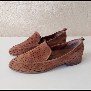 Susina Kellen brown leather perforated tan suede slip-on loafers 8.5